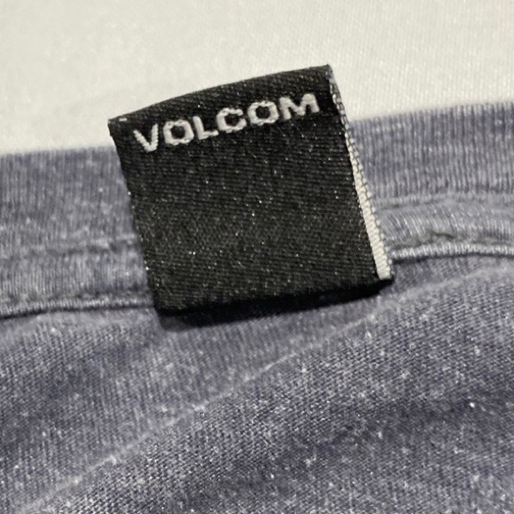 Volcom T Shirt Grey Men’s Medium Red White Black Logo - Picture 7 of 7